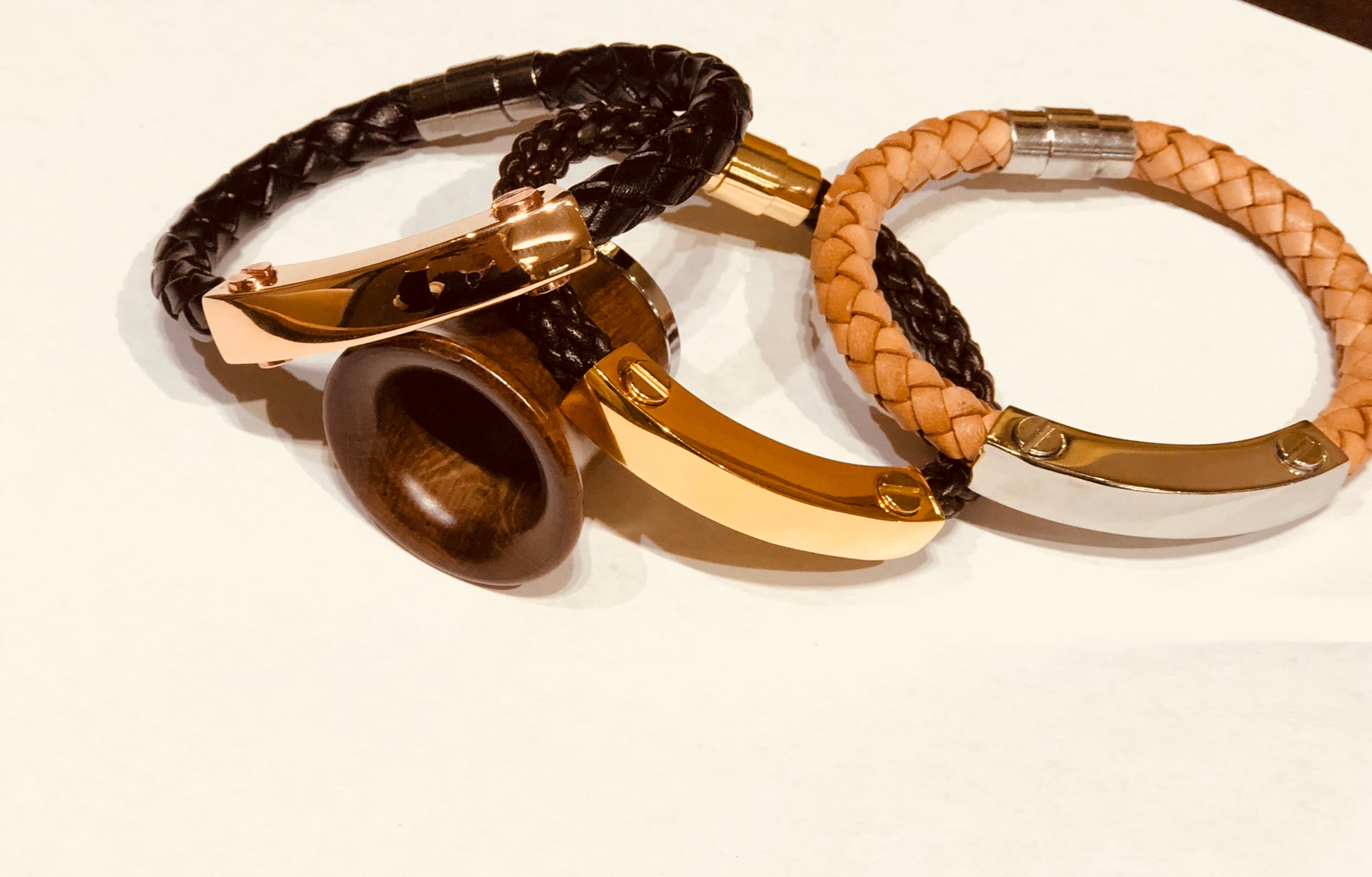 MEN'S LEATHER AND METAL BRACELETS